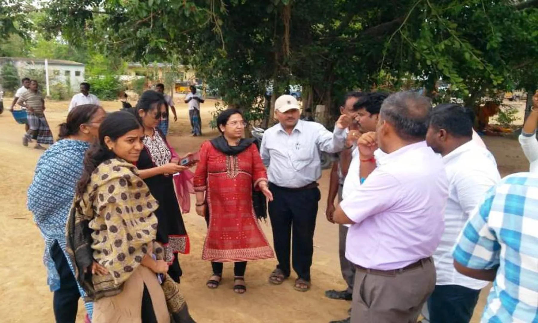 PUDUKKOTTAI DISTRICT UNION GOVERNMENT OFFICERS VISIT RAIN WATER HARVESTING PROJECT